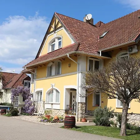 Jade Panzio 住宿加早餐酒店 3*