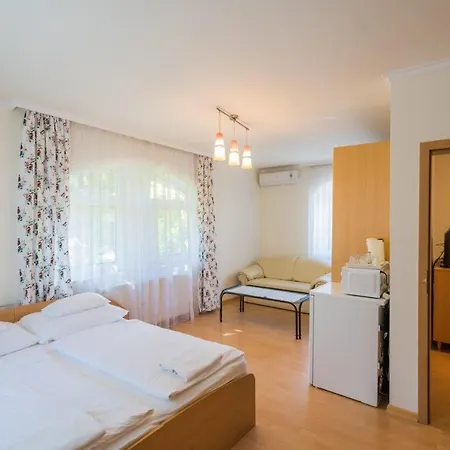 Jade Panzio לינה וארוחת בוקר 3*