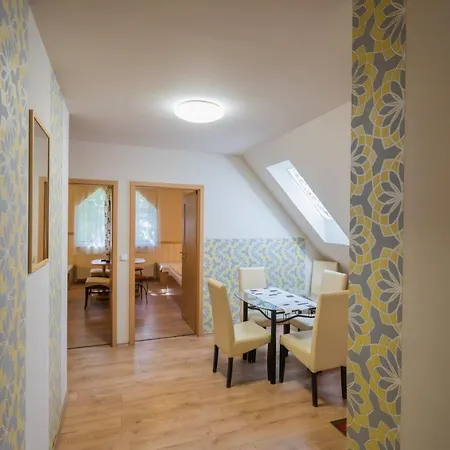 Jade Panzio 住宿加早餐酒店 3*