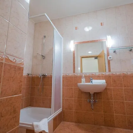 Jade Panzio 住宿加早餐酒店 Balatonföldvár