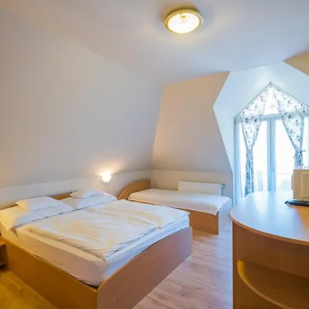 Jade Panzio 住宿加早餐酒店 Balatonföldvár