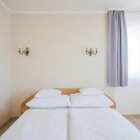 Jade Panzio 住宿加早餐酒店 3*