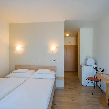 Jade Panzio 住宿加早餐酒店 3*