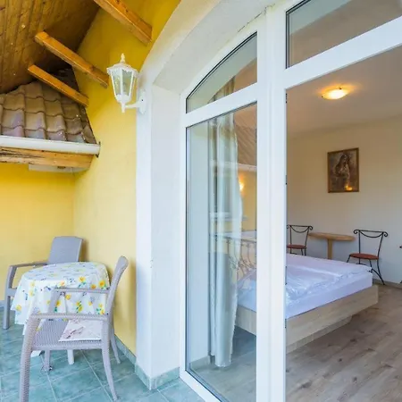 Jade Panzio Oda ve Kahvaltı Balatonföldvár