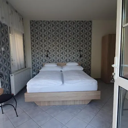 Jade Panzio 住宿加早餐酒店