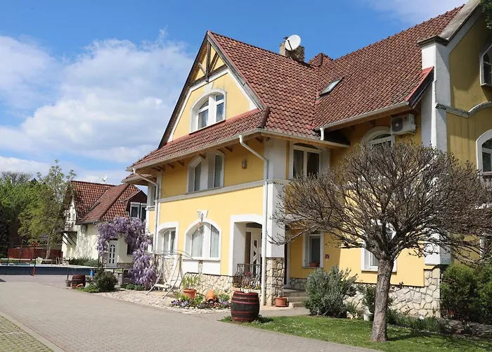 Jade Panzio Bed & Breakfast 3*