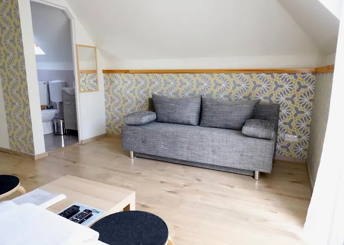 Jade Panzio Bed & Breakfast