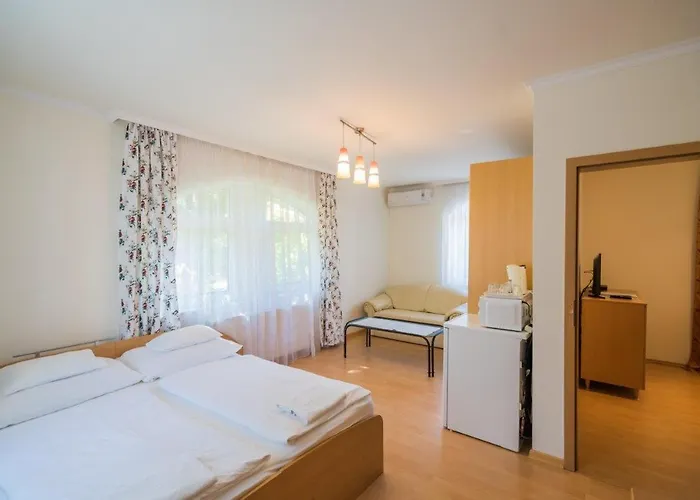 Jade Panzio 住宿加早餐酒店 3*