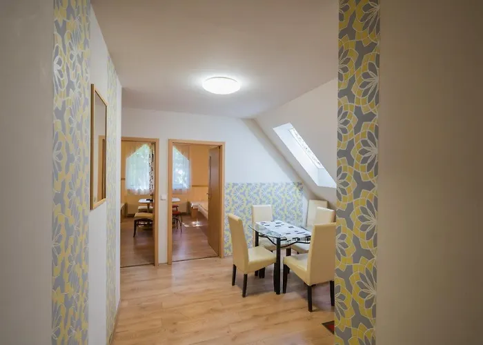 Jade Panzio 住宿加早餐酒店 3*