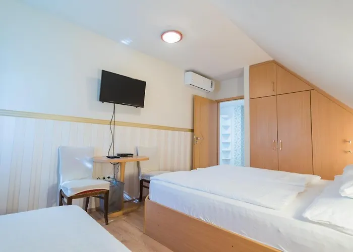 Jade Panzio 住宿加早餐酒店 3*