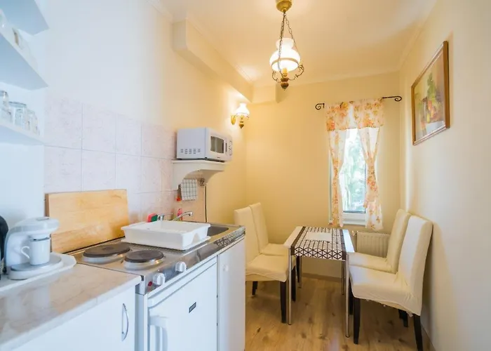 住宿加早餐酒店 Jade Panzio Balatonföldvár