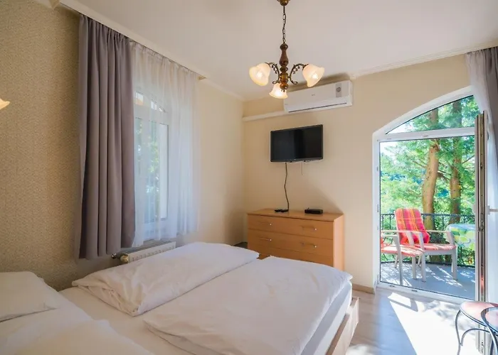 Jade Panzio 住宿加早餐酒店