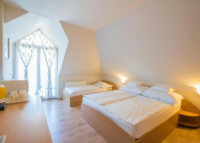 Jade Panzio 住宿加早餐酒店