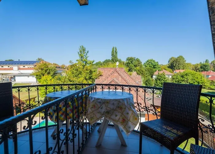 住宿加早餐酒店 Jade Panzio Balatonföldvár