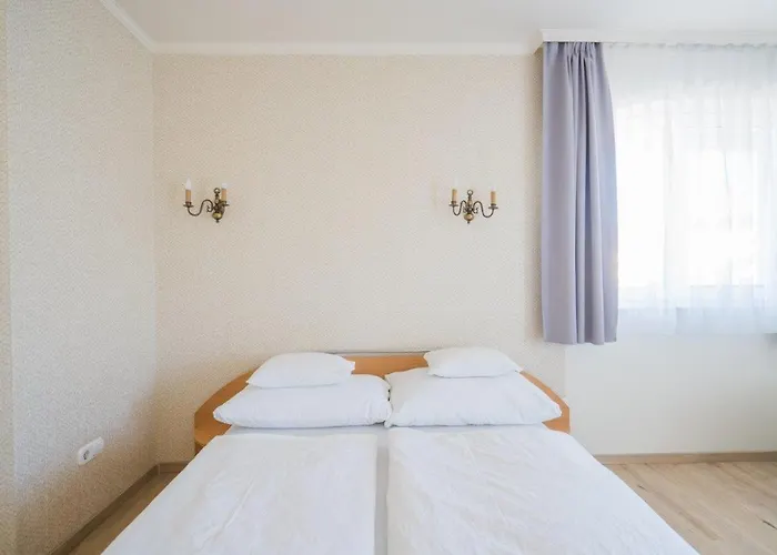 Jade Panzio 住宿加早餐酒店 3*