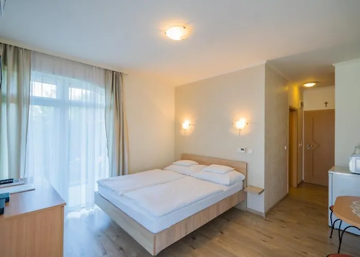 Jade Panzio 住宿加早餐酒店 Balatonföldvár