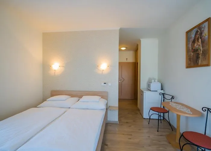 Jade Panzio 住宿加早餐酒店 3*