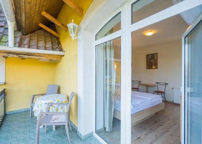 Jade Panzio 住宿加早餐酒店 Balatonföldvár