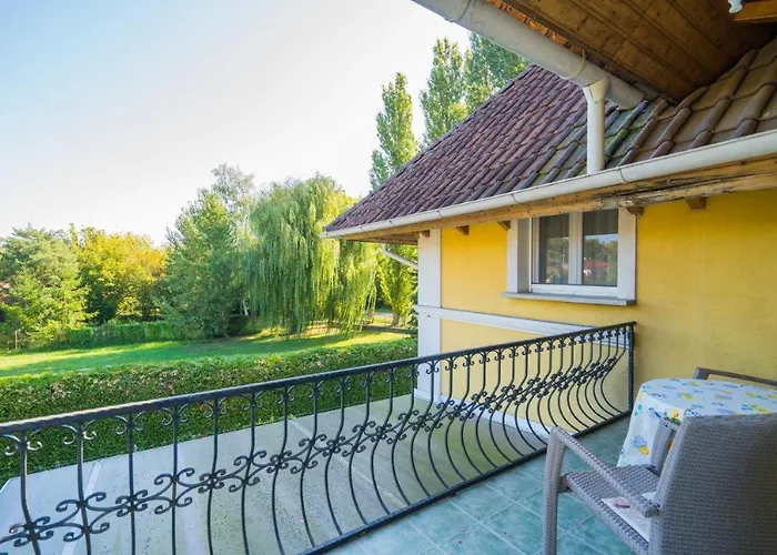 Jade Panzio 住宿加早餐酒店