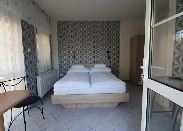 Jade Panzio Bed & Breakfast